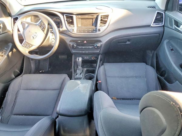 2017 HYUNDAI TUCSON SE (no options)