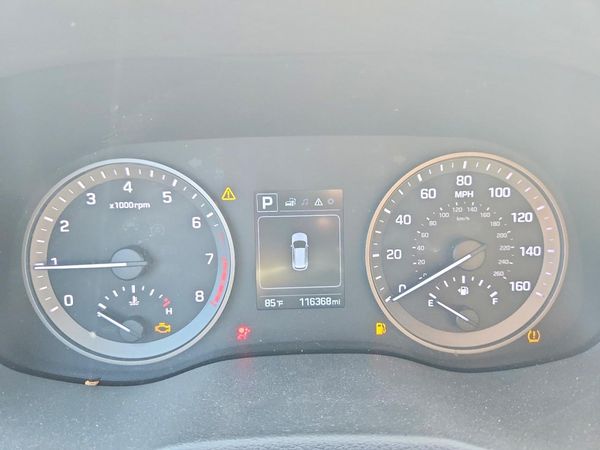 2017 HYUNDAI TUCSON SE (no options)