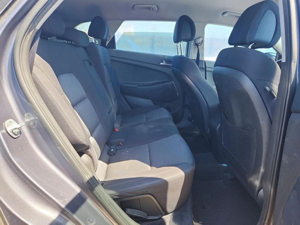 2017 HYUNDAI TUCSON SE (no options)