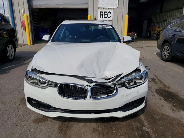 2018 BMW 320 xDrive SA — DIRF