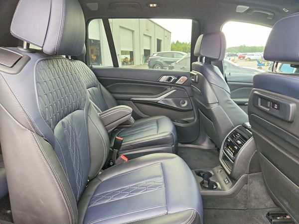 2021 BMW X7