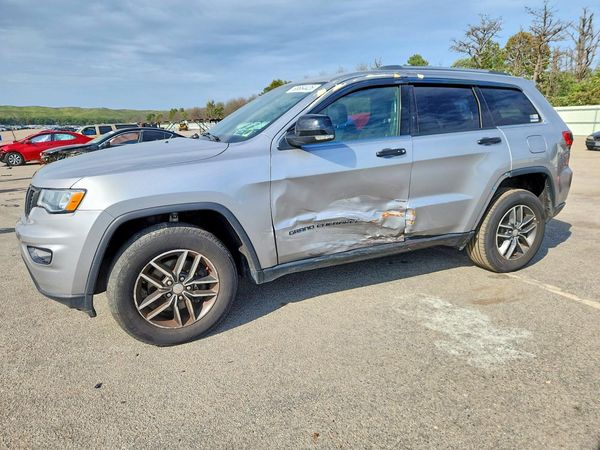 2017 JEEP GRAND CHEROKEE — Front 3/4