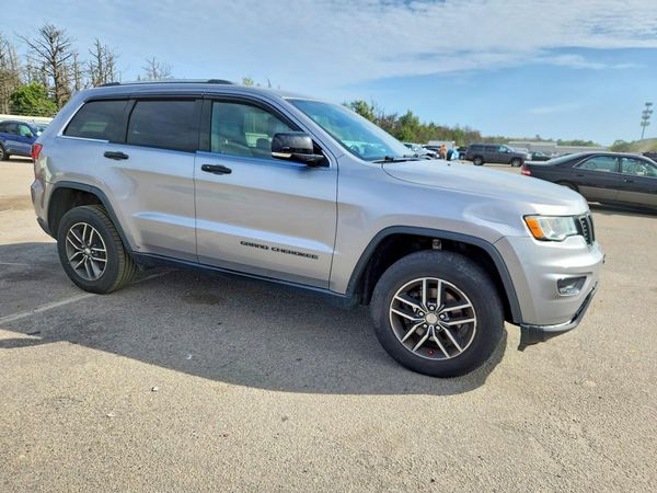 2017 JEEP GRAND CHEROKEE — Passenger 3/4