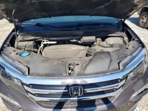 2016 HONDA PILOT TOURING — Engine bay