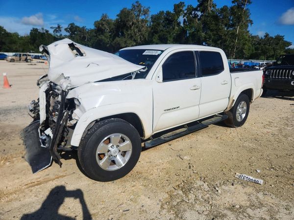 2017 TOYOTA TACOMA — Front 3/4