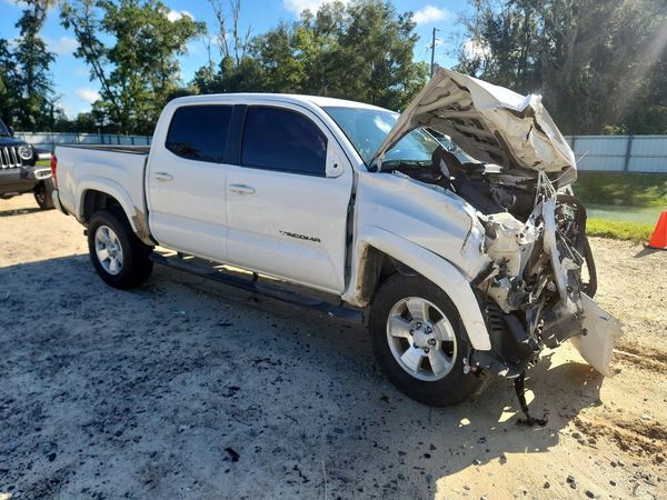 2017 TOYOTA TACOMA — Passenger 3/4