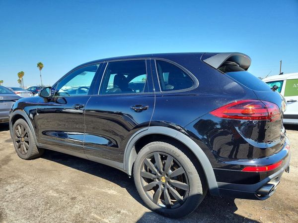 2015 PORSCHE CAYENNE