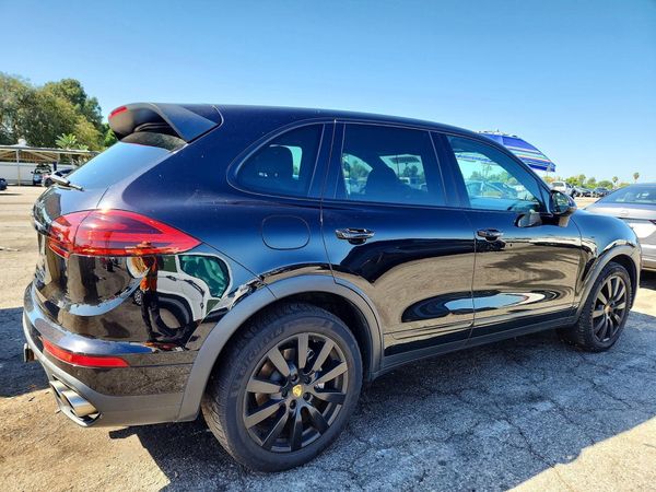 2015 PORSCHE CAYENNE
