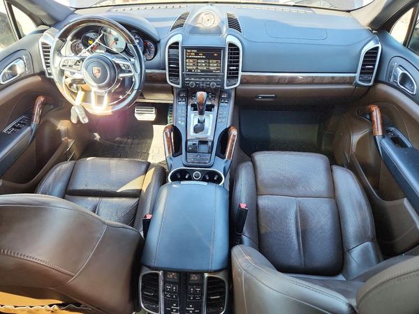 2015 PORSCHE CAYENNE