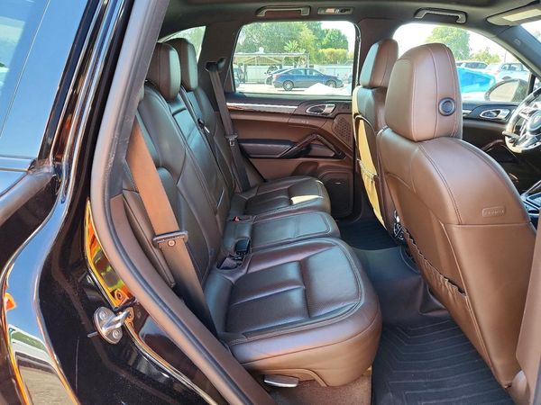 2015 PORSCHE CAYENNE