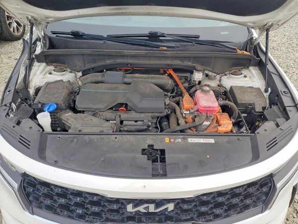 2022 KIA SORENTO S — Engine bay