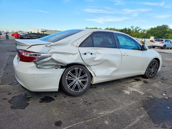 2016 TOYOTA CAMRY