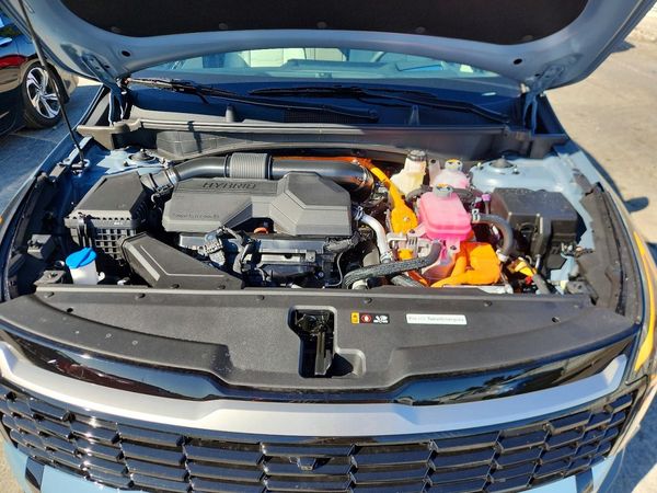 2027 KIA SPORTAGE — Engine bay