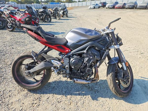 2015 TRIUMPH MOTORCYCLE STREET