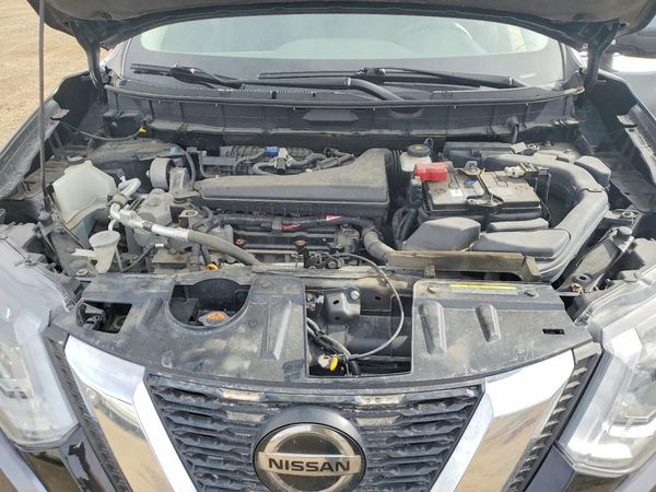 2018 NISSAN ROGUE — Engine bay