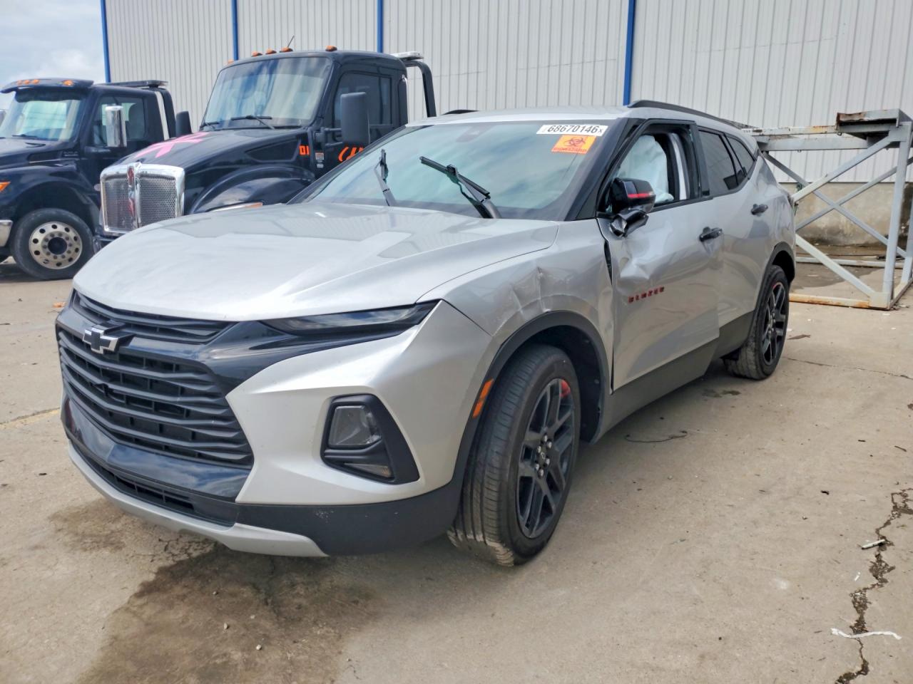 2021 CHEVROLET BLAZER 2LT — Front 3/4