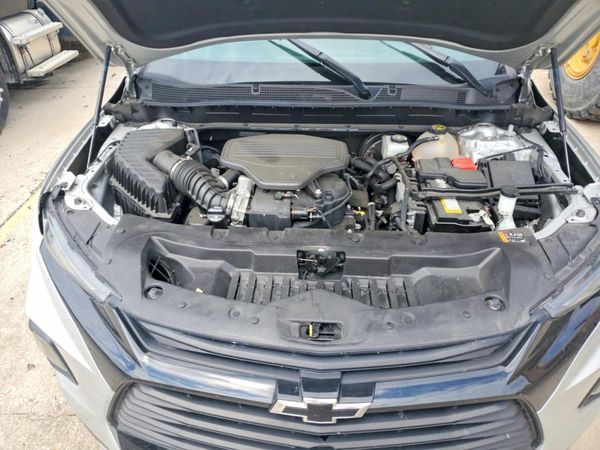 2021 CHEVROLET BLAZER 2LT — Engine bay