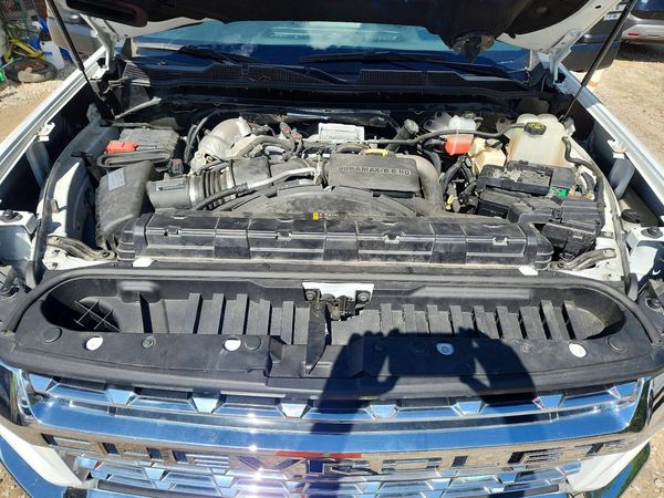 2021 CHEVROLET SILVERADO LTZ — Engine bay