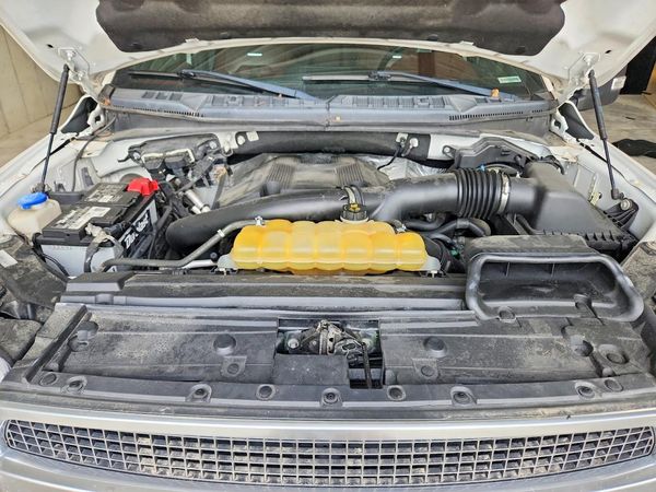 2018 FORD F150 — Engine bay
