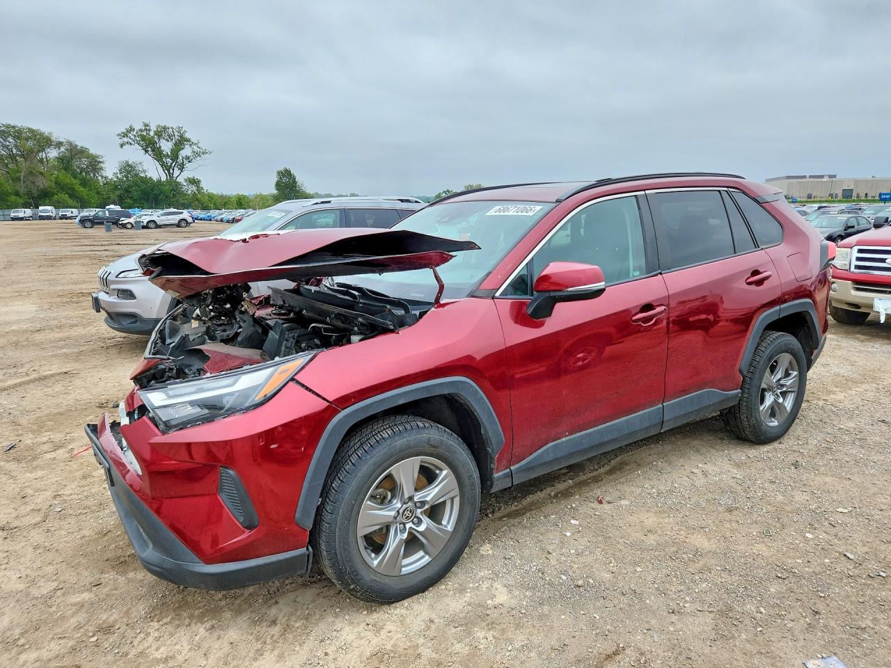 2022 TOYOTA RAV4 XLE — Front 3/4