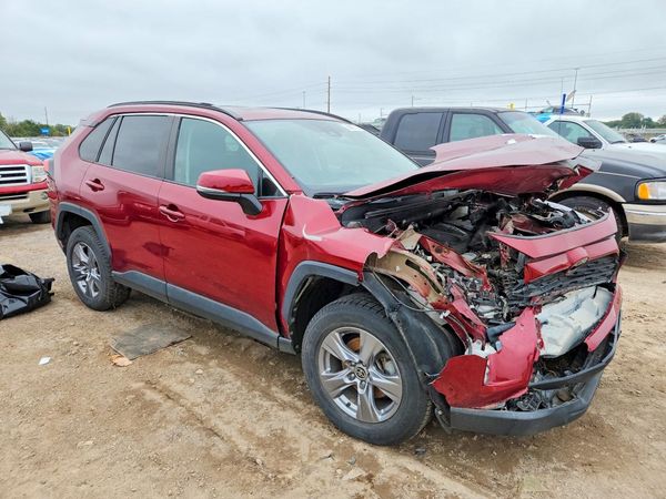 2022 TOYOTA RAV4 XLE — Passenger 3/4