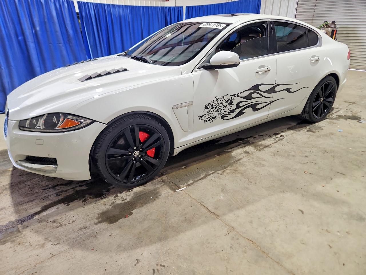 2014 JAGUAR XF — Front 3/4
