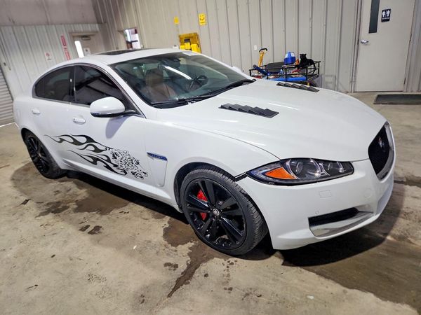 2014 JAGUAR XF — Passenger 3/4