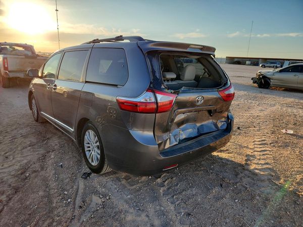 2015 TOYOTA SIENNA