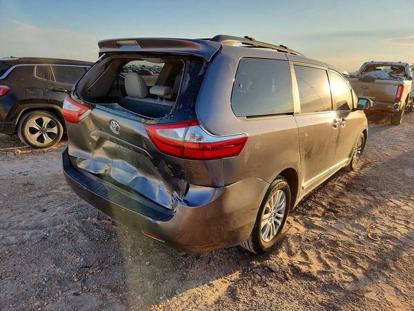2015 TOYOTA SIENNA