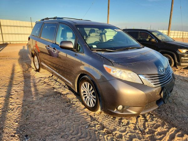 2015 TOYOTA SIENNA