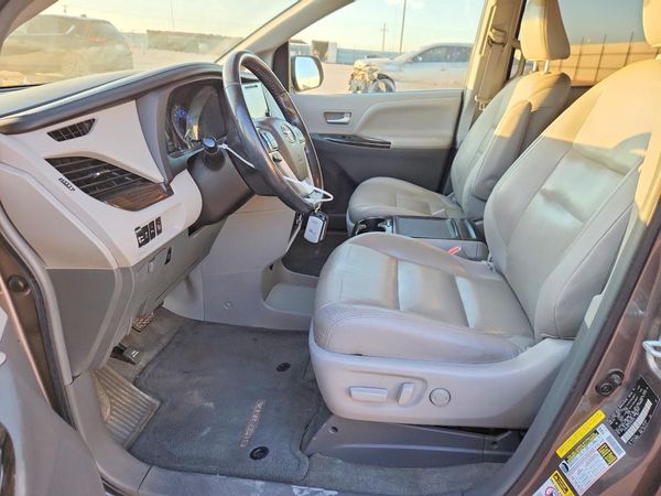 2015 TOYOTA SIENNA