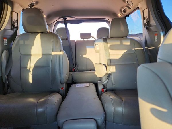 2015 TOYOTA SIENNA