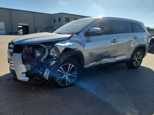 2019 TOYOTA HIGHLANDER LE/LE Plus