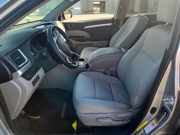 2019 TOYOTA HIGHLANDER LE/LE Plus