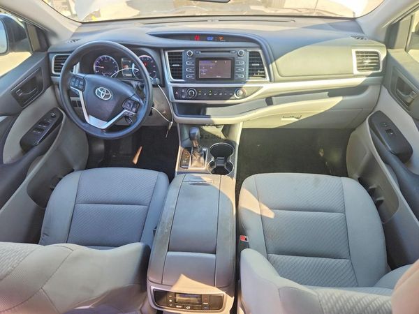 2019 TOYOTA HIGHLANDER LE/LE Plus