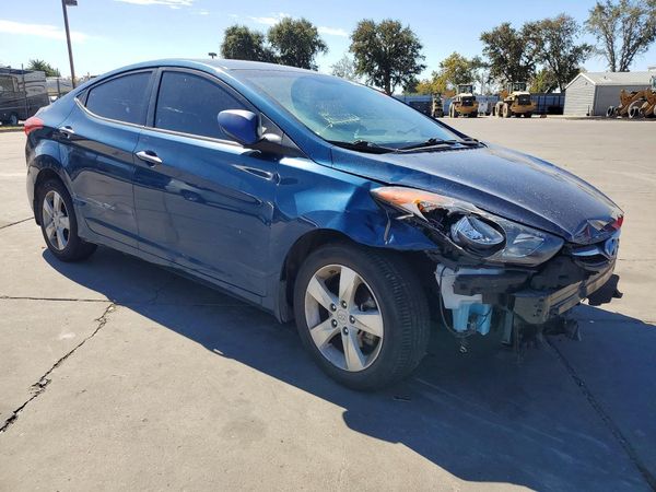 2013 HYUNDAI ELANTRA