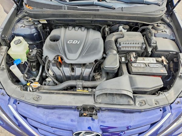 2012 HYUNDAI SONATA — Engine bay