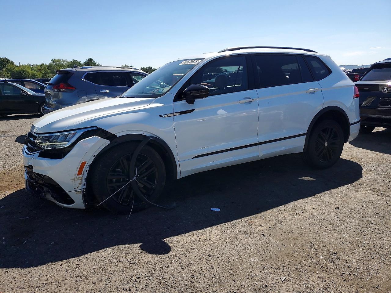 2022 VOLKSWAGEN TIGUAN 4Motion SE R-Line Black