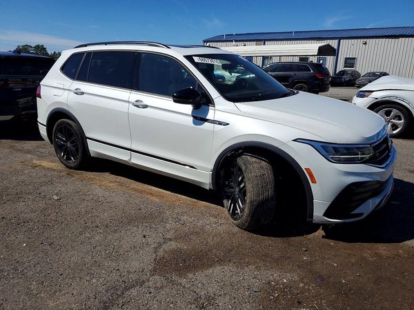 2022 VOLKSWAGEN TIGUAN 4Motion SE R-Line Black
