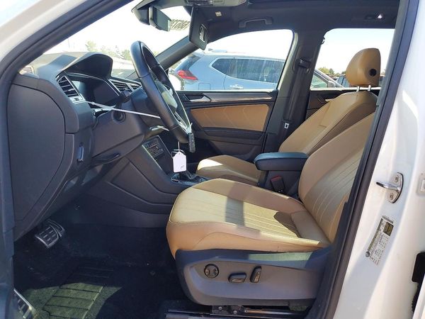 2022 VOLKSWAGEN TIGUAN 4Motion SE R-Line Black