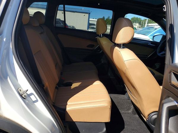2022 VOLKSWAGEN TIGUAN 4Motion SE R-Line Black