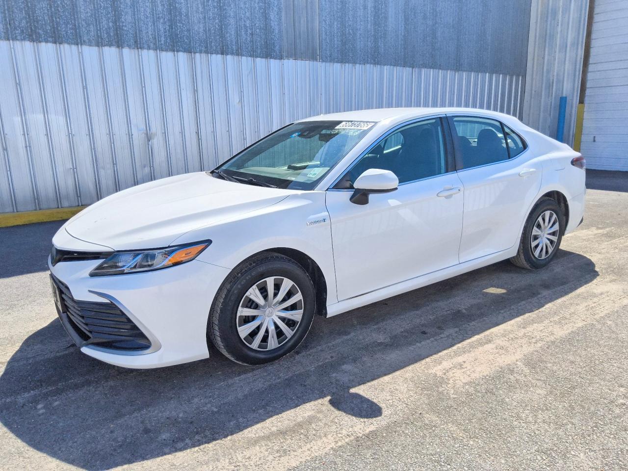 2021 TOYOTA CAMRY LE — Front 3/4