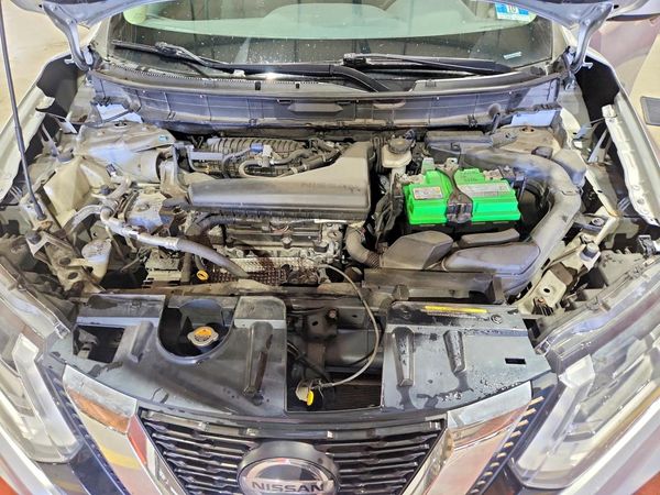 2020 NISSAN ROGUE — Engine bay
