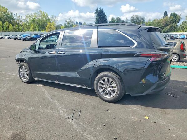2026 TOYOTA SIENNA XLE
