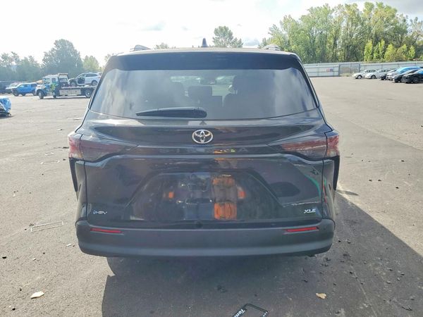 2026 TOYOTA SIENNA XLE