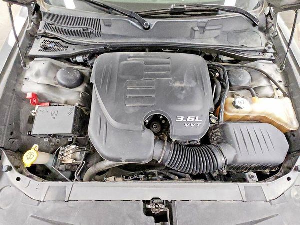 2019 DODGE CHALLENGER SXT — Engine bay