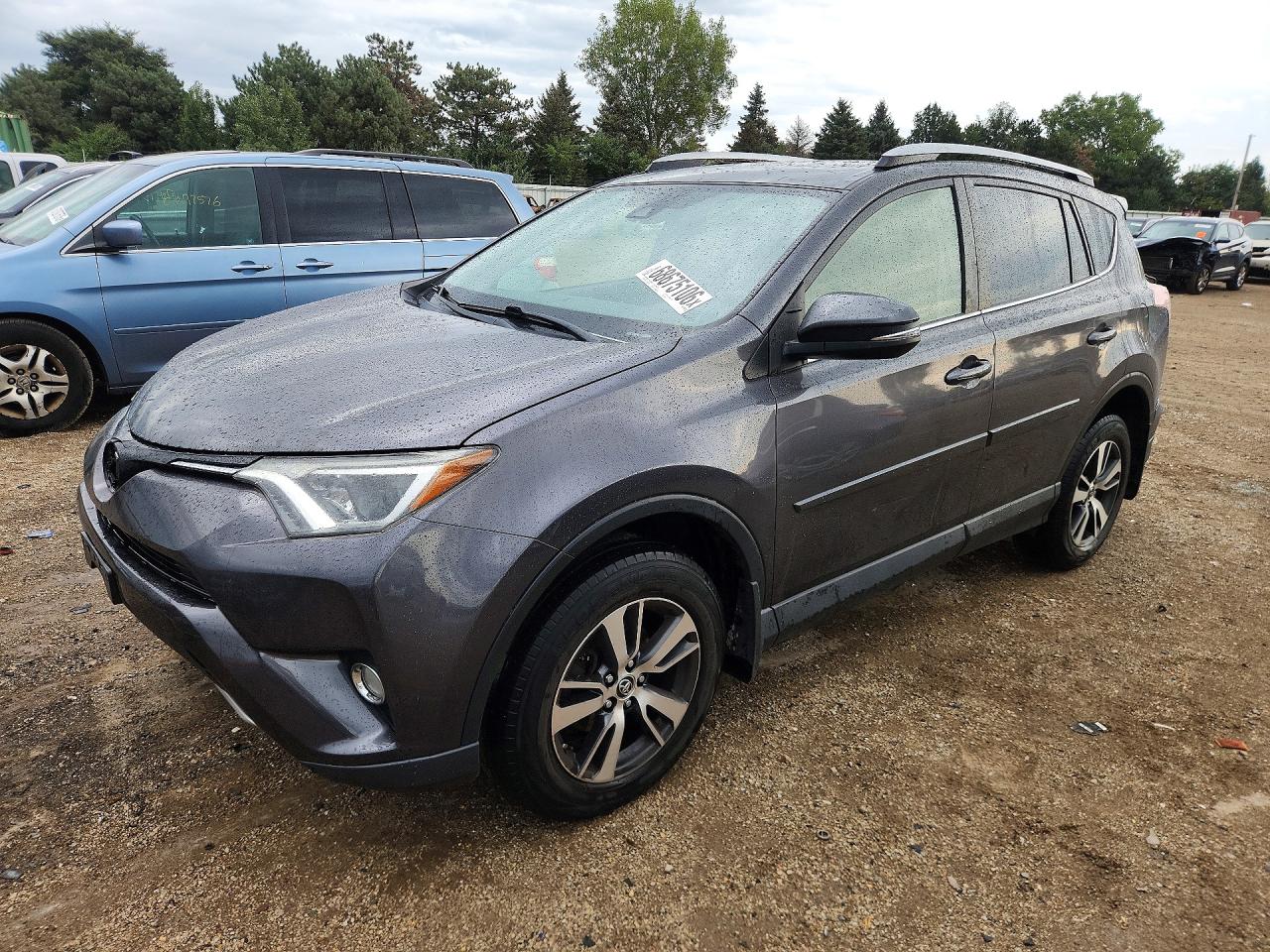 2018 TOYOTA RAV4 Adventure/XLE — Front 3/4