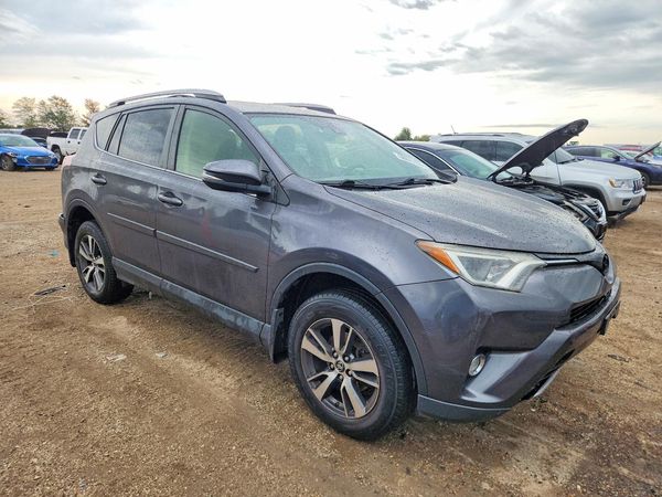 2018 TOYOTA RAV4 Adventure/XLE — Passenger 3/4