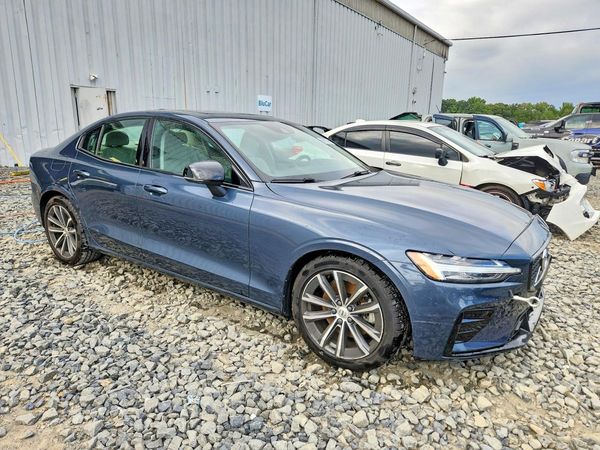 2022 VOLVO S60 — Passenger 3/4