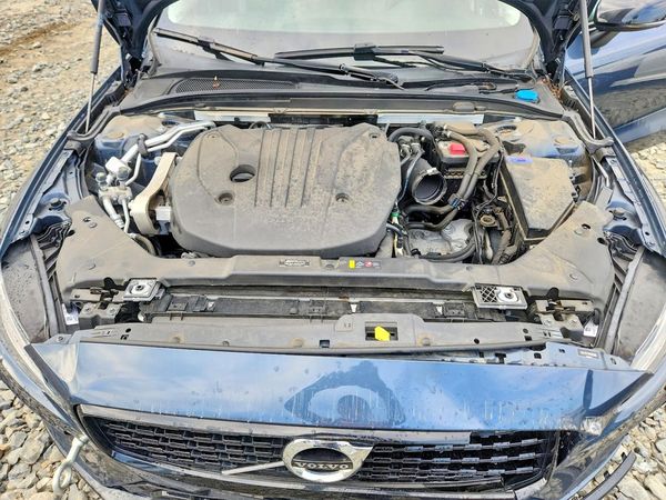 2022 VOLVO S60 — Engine bay